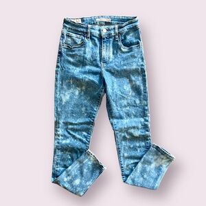 Levi’s 721 High Rise Skinny Bleached Jeans